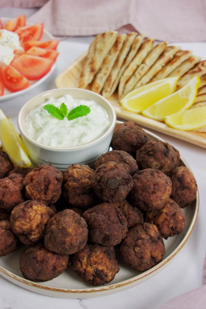 Greek Fried Meatballs (Keftedakia) | fooodlove.com