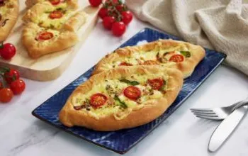 Greek Pizza Boat (Peinirli)