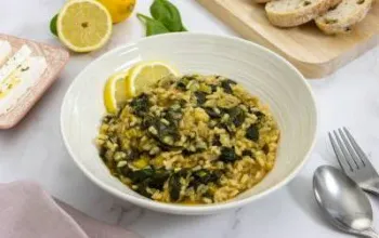 Greek Spinach and Rice (Spanakorizo)