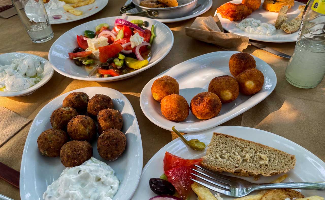 Starter dishes in taverna Platanos