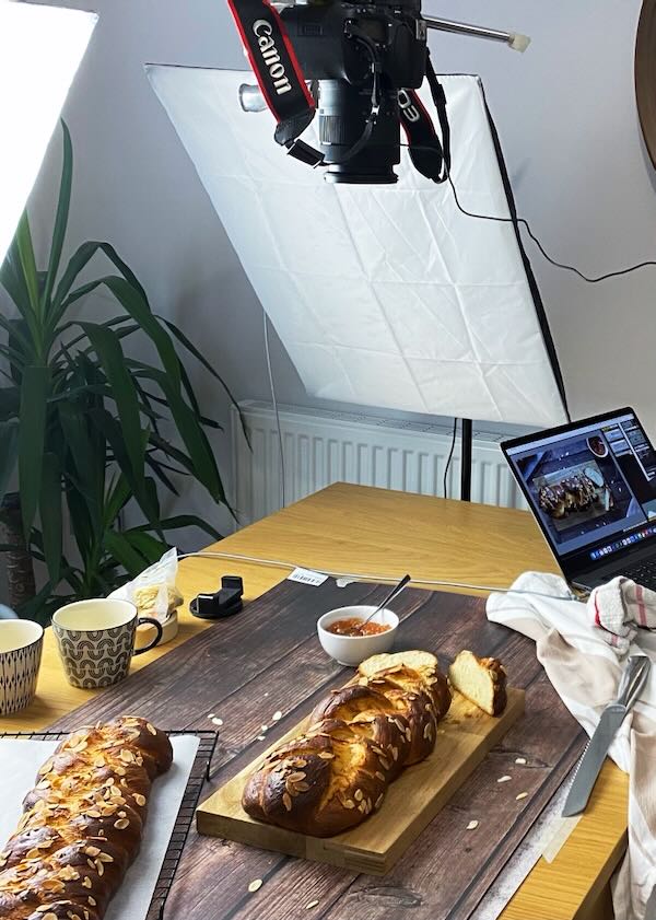 Photo shoot of the Tsoureki recipe