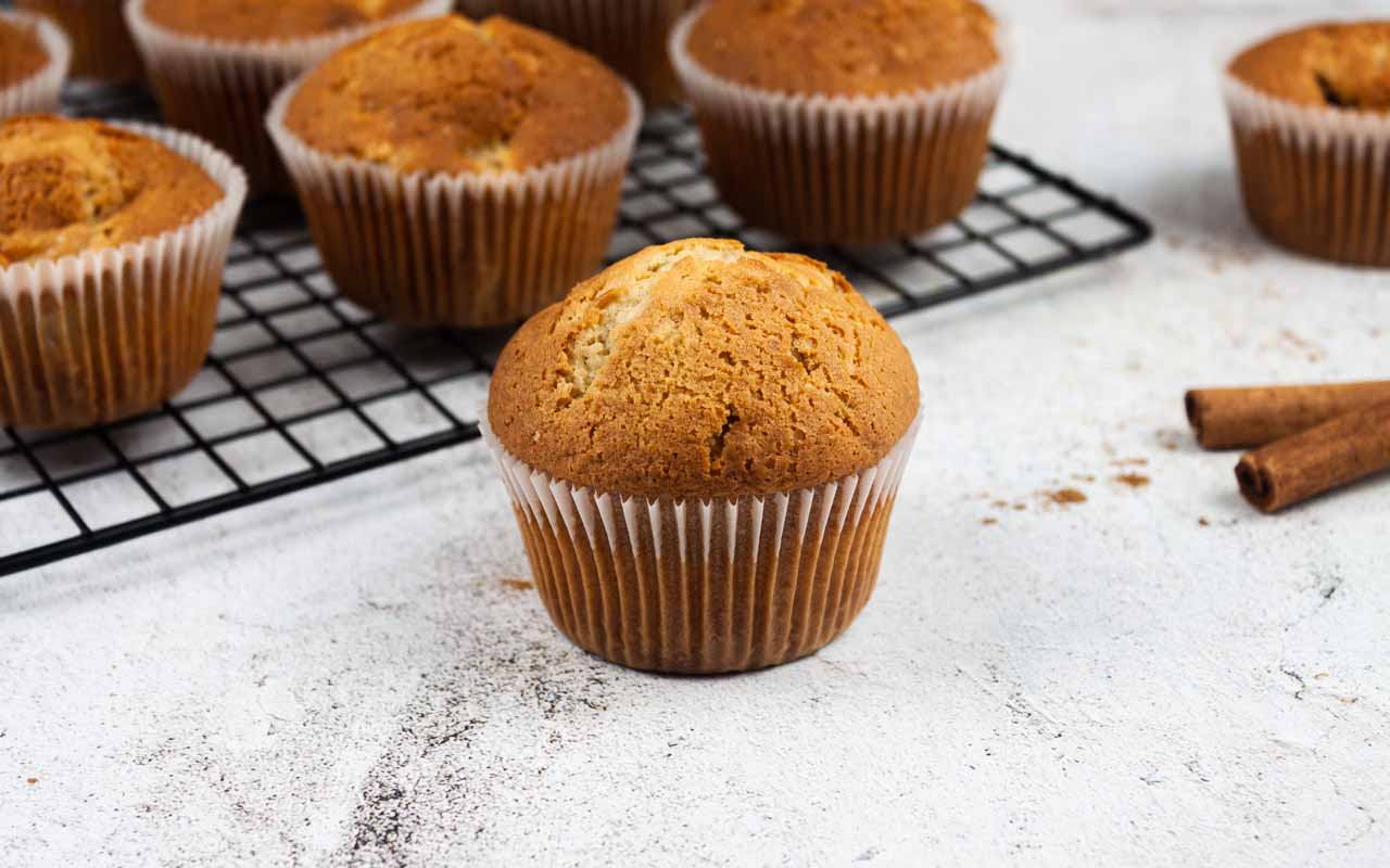 Video: Apple Cinnamon Muffins | fooodlove.com