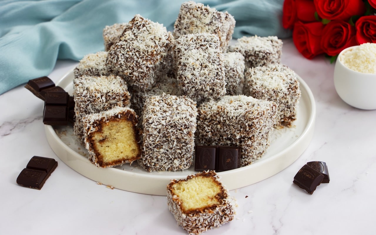 Video: Coconut Cake Bites | fooodlove.com