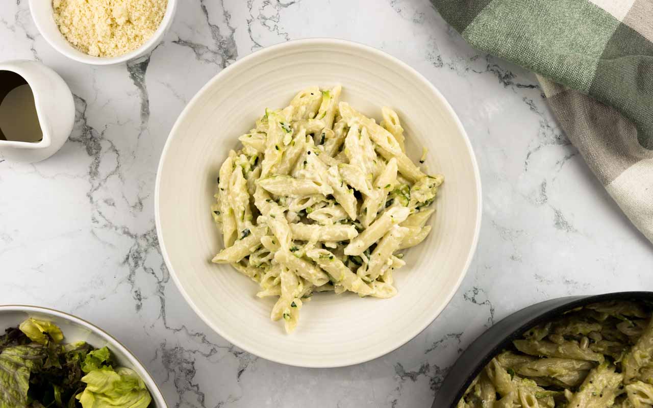 Creamy Zucchini Penne | fooodlove.com