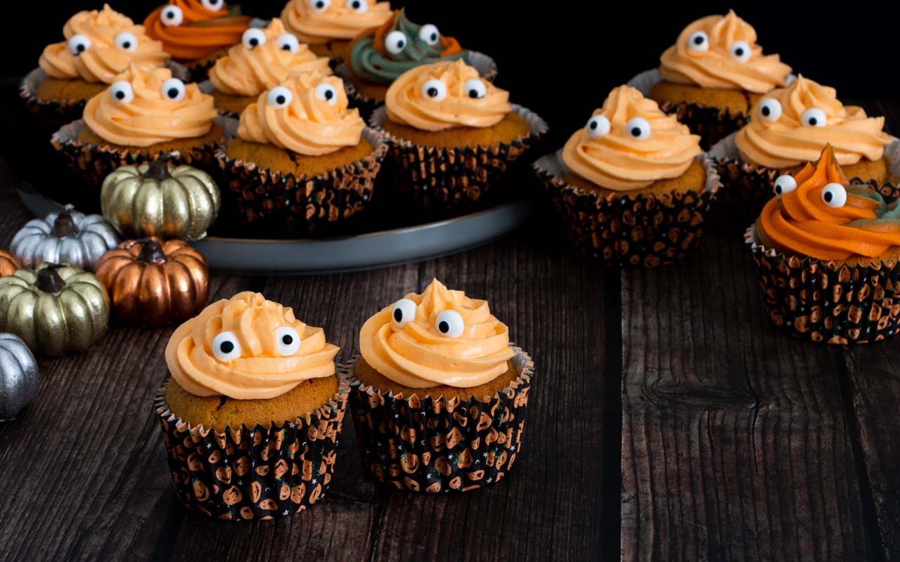 Video: Halloween Pumpkin Cupcakes | fooodlove.com