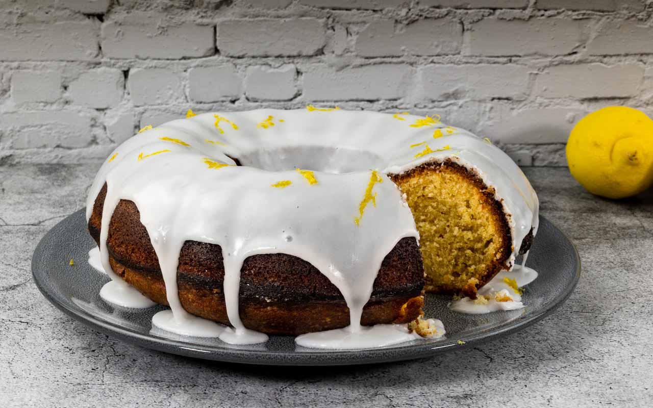 Video: Lemon Cake | fooodlove.com