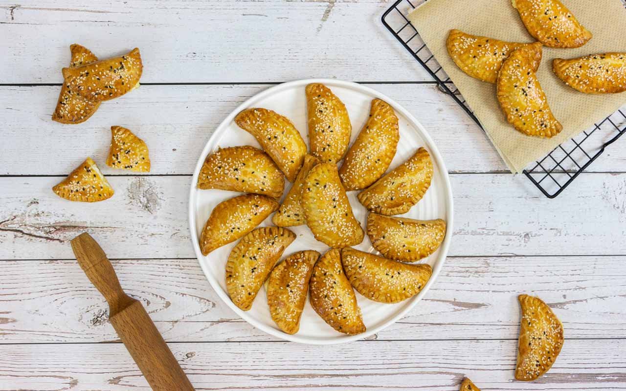 Video: Mini Cheese pies | fooodlove.com