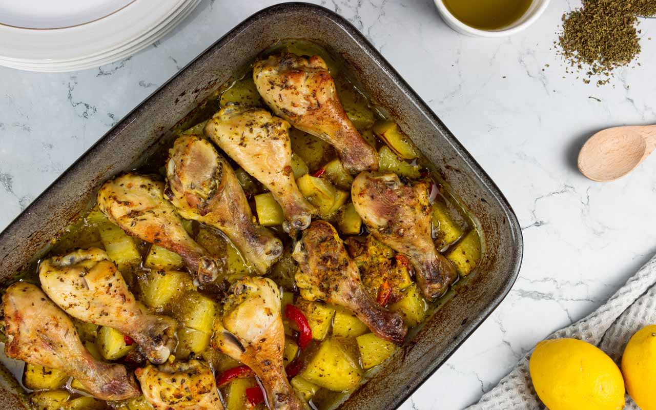 Video: Roasted Lemon Chicken with Potatoes | fooodlove.com