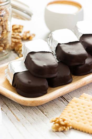 Greek Walnut-filled Chocolates (Kariokes)