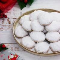 Traditional Kourabiedes Cookies